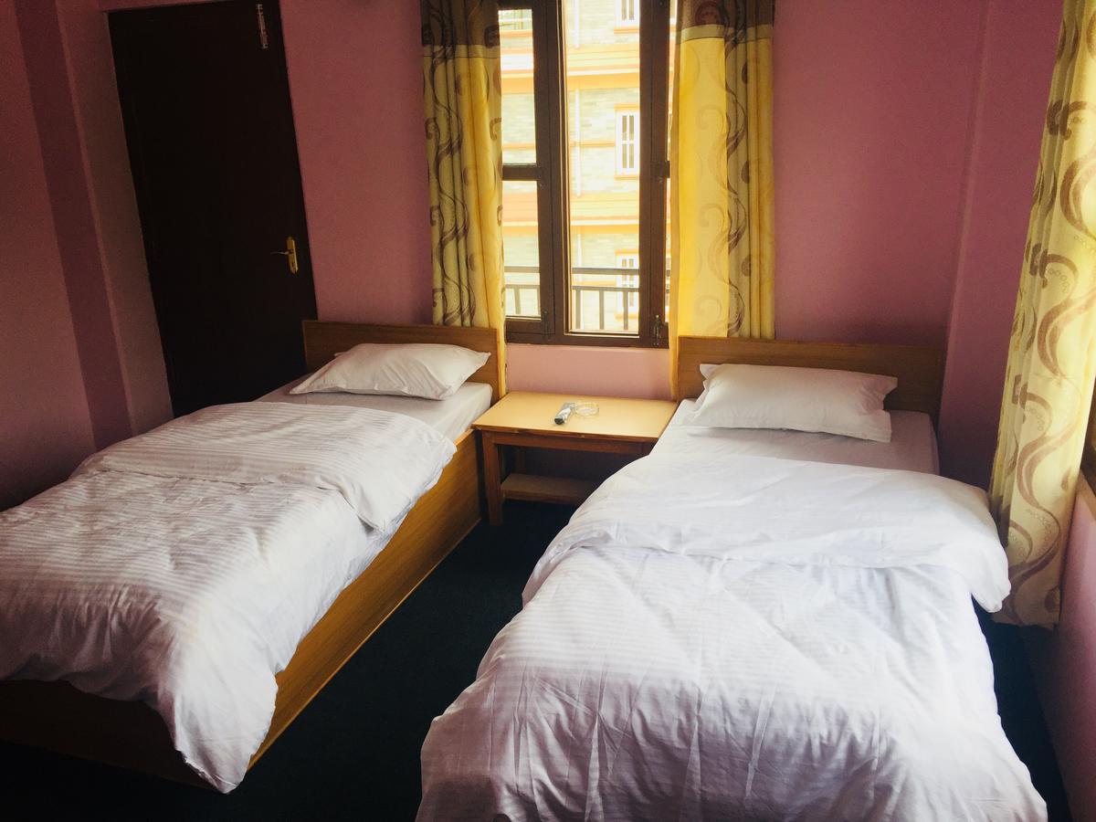 Obey Guest House Pokhara Exteriör bild