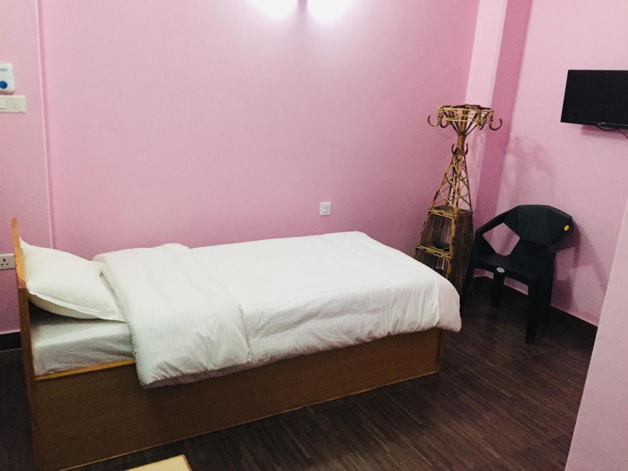 Obey Guest House Pokhara Exteriör bild